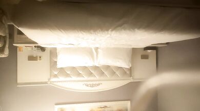 探花新片 瘦子探花梦幻馆_久违的外围场，大圈00後女神，温柔甜美俏佳人深夜赴约，小夥人瘦屌大，爆操尤物